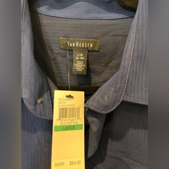 NWT Van Heusen button up - Picture 4 of 4